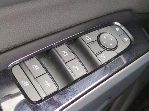 Used 2023 Nissan Pathfinder SL w/ Lighting Package (N92) image 24