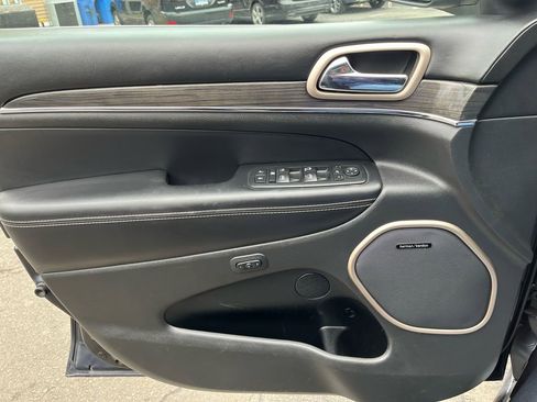 Used 2015 Jeep Grand Cherokee Overland w/ Advanced Technology Group image 18