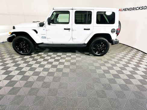Used 2022 Jeep Wrangler Unlimited Sahara image 6