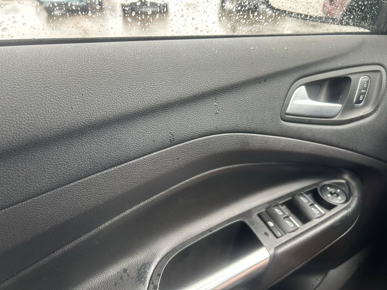 Used 2017 Ford Escape SE w/ Equipment Group 201A FWD image 27