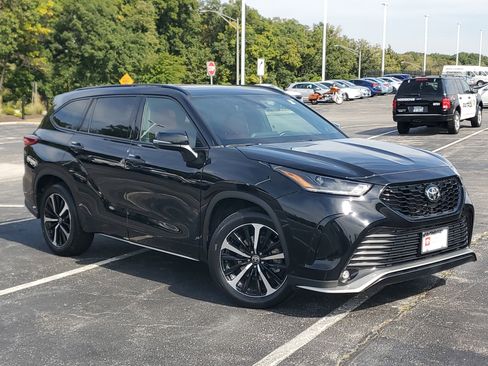 Certified 2022 Toyota Highlander XSE image 34