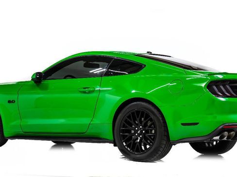 Used 2019 Ford Mustang GT RWD image 4