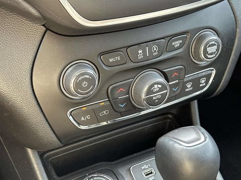 Used 2023 Jeep Cherokee Altitude Lux AWD/4WD image 26