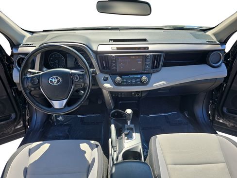 Used 2018 Toyota RAV4 XLE AWD/4WD image 9