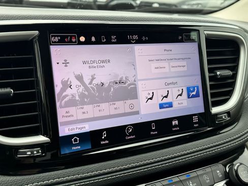 Used 2023 Chrysler Pacifica Touring-L image 23