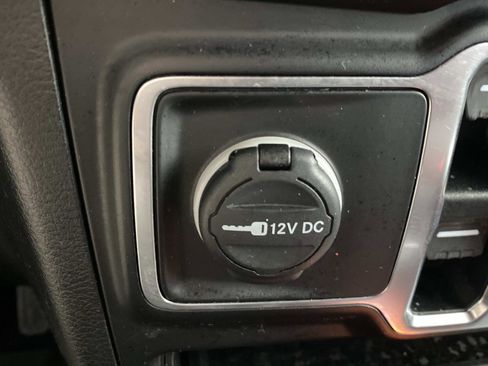 Used 2020 Jeep Wrangler Unlimited Sahara image 23