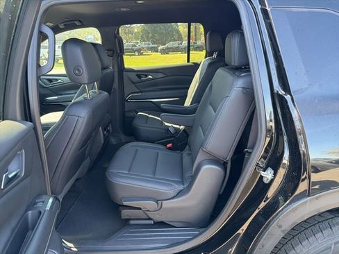 Used 2025 Chevrolet Traverse LT image 17