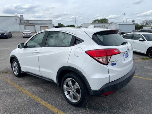 Used 2018 Honda HR-V LX image 2