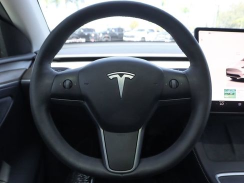 Used 2024 Tesla Model Y Long Range RWD image 19