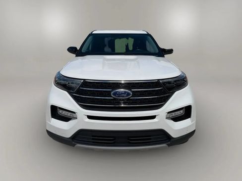 Used 2023 Ford Explorer XLT w/ Equipment Group 202A AWD/4WD image 2