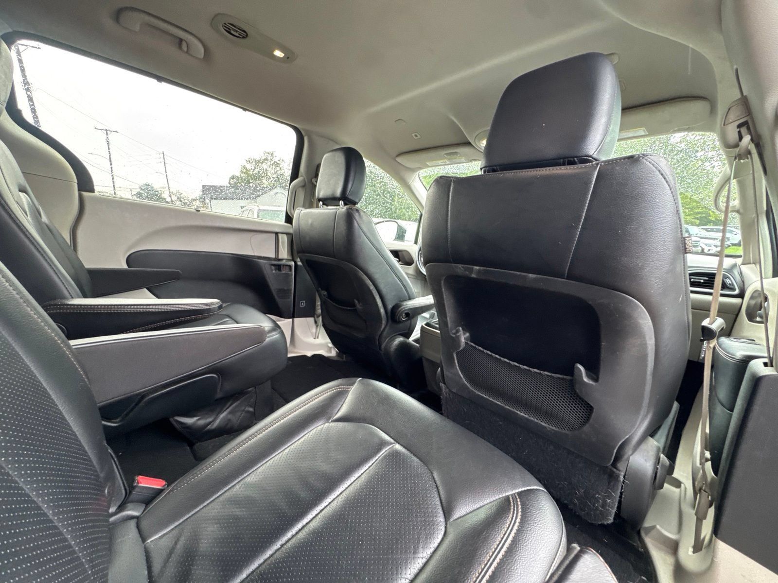 Used 2018 Chrysler Pacifica Touring-L FWD image 29
