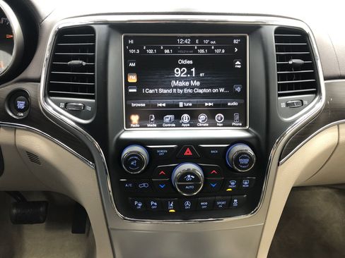 Used 2017 Jeep Grand Cherokee Overland w/ Jeep Active Safety Group image 23