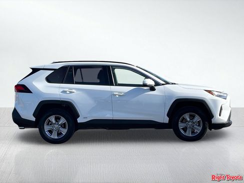 Certified 2025 Toyota RAV4 LE AWD/4WD image 8