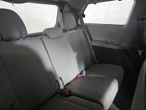 Used 2017 Toyota Sienna XLE w/ XLE Navigation Package FWD image 17