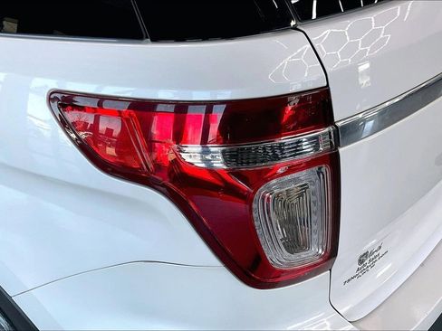 Used 2014 Ford Explorer XLT w/ Equipment Group 202A image 23