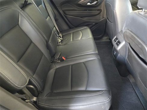 Used 2022 GMC Terrain SLE w/ Elevation Edition image 33