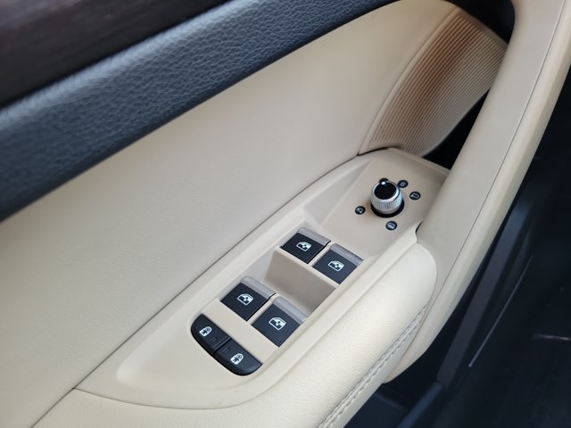Used 2024 Audi Q5 e Prestige AWD/4WD image 19