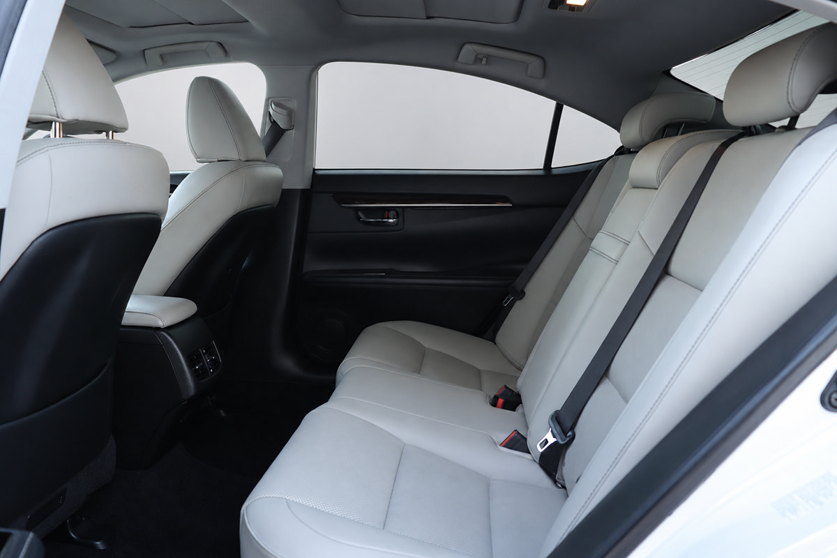 Used 2017 Lexus ES 350 w/ Navigation System Package FWD image 17