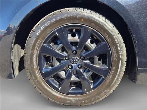 Used 2021 Toyota Corolla LE FWD image 23