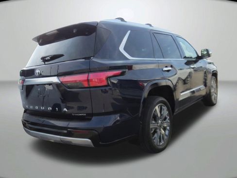 Used 2025 Toyota Sequoia Capstone AWD/4WD image 5
