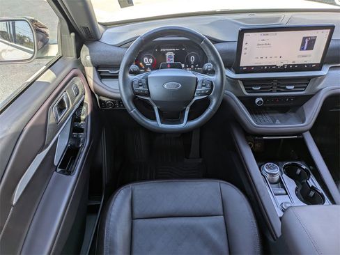 Used 2025 Ford Explorer Platinum image 22