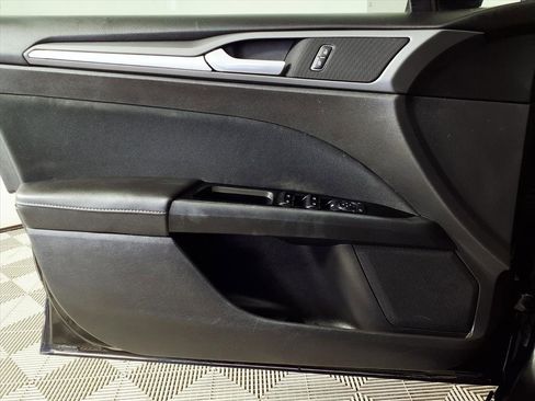 Used 2016 Ford Fusion SE image 8