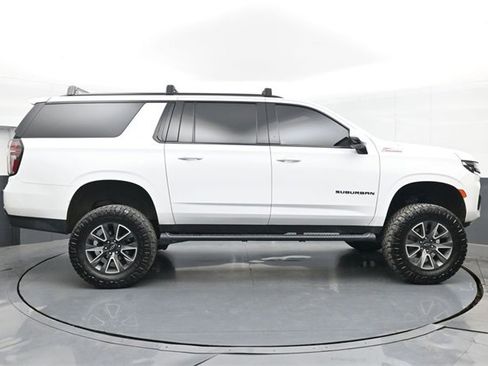 Used 2023 Chevrolet Suburban Z71 w/ Luxury Package image 15