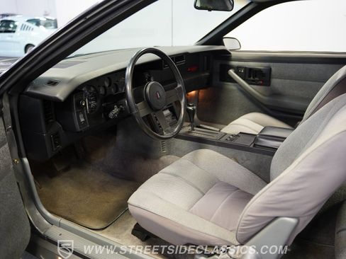 Used 1988 Chevrolet Camaro IROC-Z RWD image 4