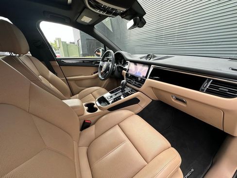 Certified 2023 Porsche Macan AWD/4WD image 38