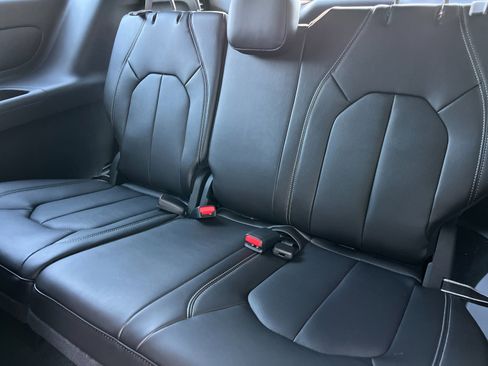 New 2026 Chrysler Pacifica Select image 15