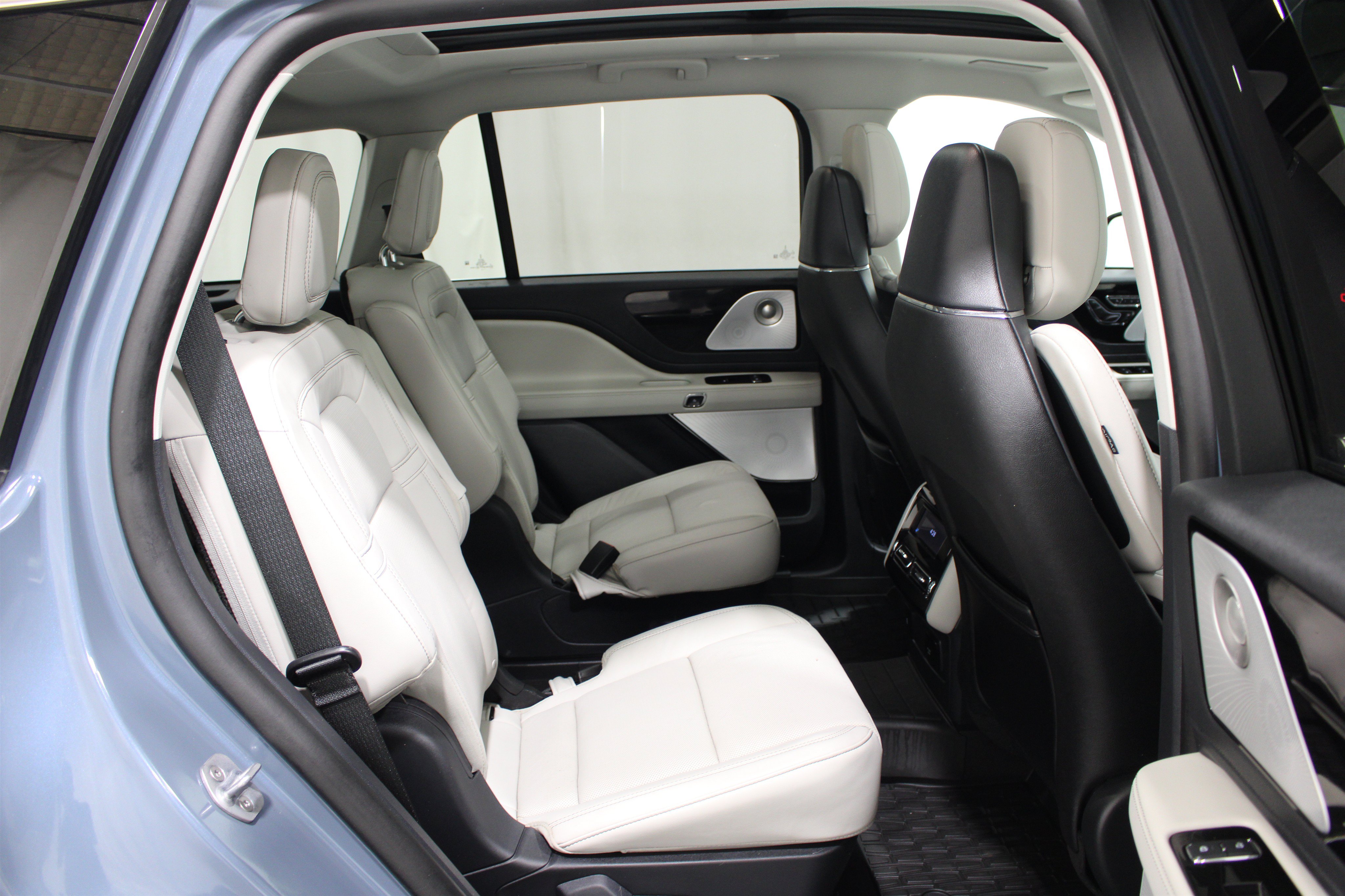 Used 2025 Lincoln Aviator Reserve w/ Equipment Group 201A AWD/4WD image 30