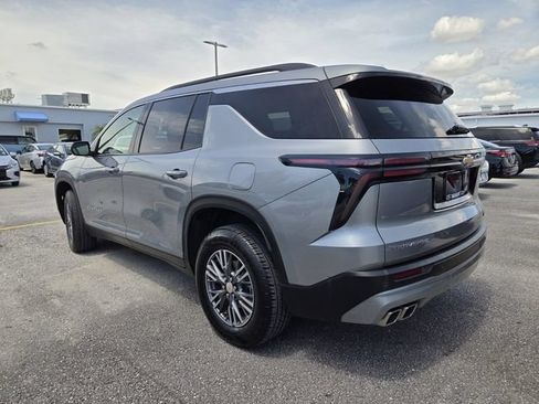 Used 2025 Chevrolet Traverse LT FWD image 4