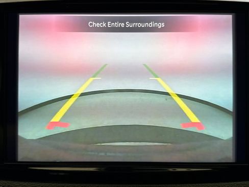 Used 2025 Chrysler Pacifica Limited FWD image 16