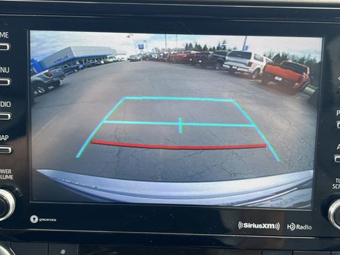 Used 2021 Toyota Highlander XLE image 14