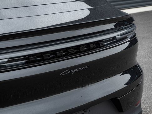 Certified 2024 Porsche Cayenne Coupe AWD/4WD image 38