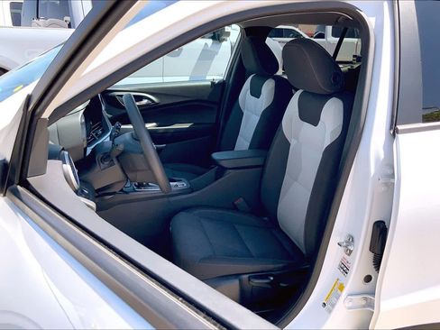 Used 2025 Chevrolet Trax LS image 8