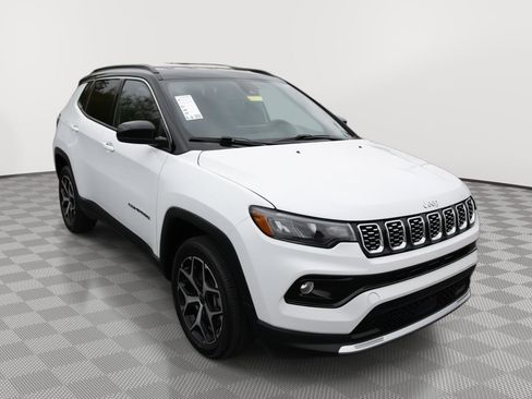 Used 2025 Jeep Compass Limited AWD/4WD image 3