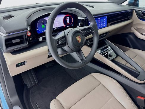 Used 2025 Porsche Macan 4 Electric image 4