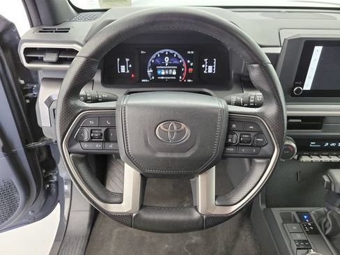 Used 2025 Toyota 4Runner SR5 AWD/4WD image 20