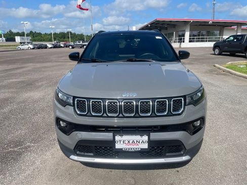 Used 2024 Jeep Compass Limited AWD/4WD image 3