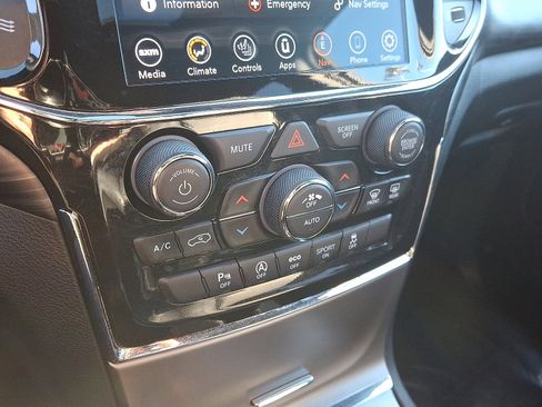 Used 2022 Jeep Grand Cherokee Laredo X image 16