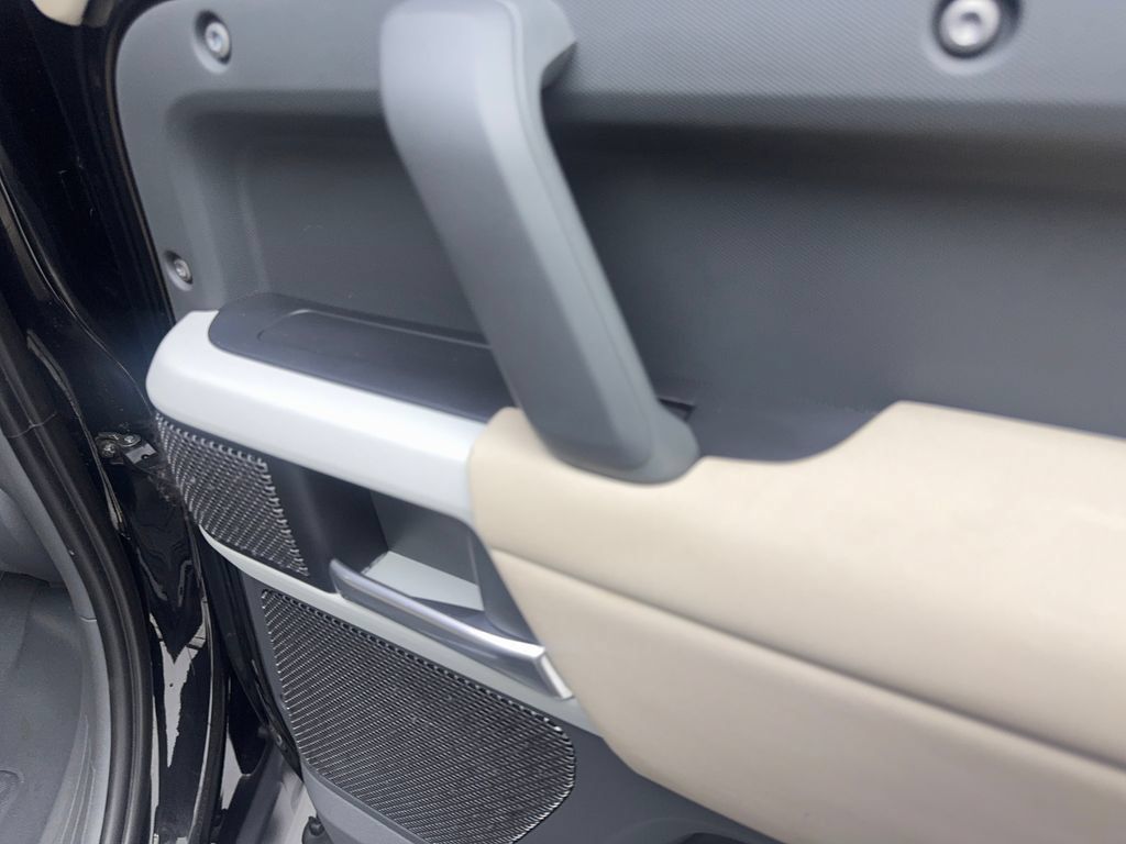 Used 2023 Land Rover Defender 110 SE AWD/4WD image 44