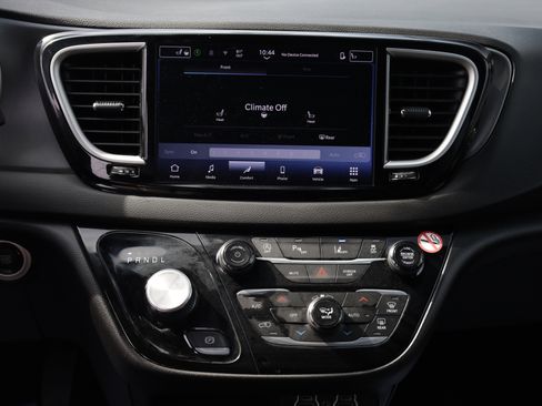 Used 2025 Chrysler Pacifica Select image 10