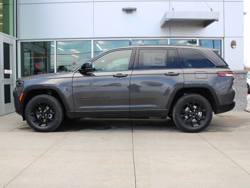New 2026 Jeep Grand Cherokee Altitude AWD/4WD image 5