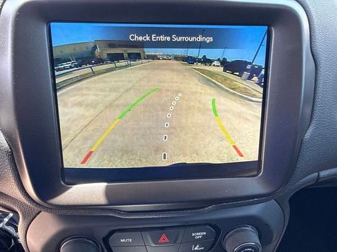 Used 2023 Jeep Renegade Latitude AWD/4WD image 26