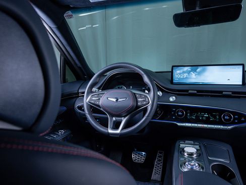 Used 2025 Genesis GV70 3.5T Sport w/ Sport Advanced Package image 14