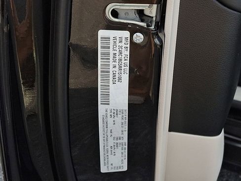 Used 2024 Chrysler Pacifica Touring-L image 28