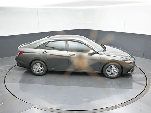 New 2026 Hyundai Elantra SE FWD image 22