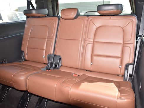 Used 2023 Lincoln Navigator L Reserve image 12