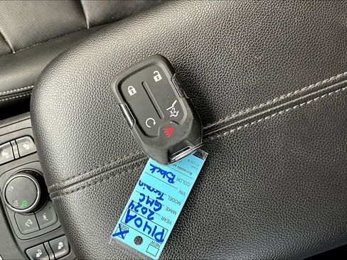 Used 2024 GMC Terrain SLT AWD/4WD image 7